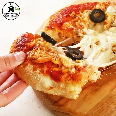 Пицца горячая Римская с цыпленком, базиликом и сырным соусом 380г