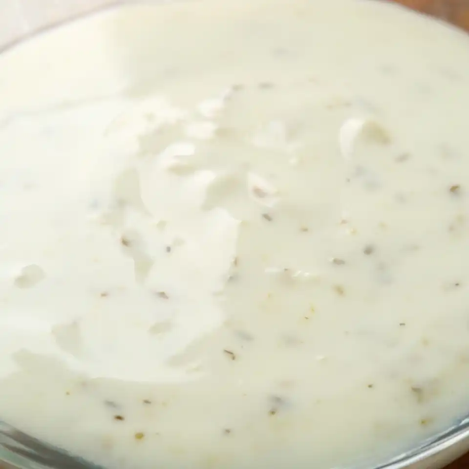 Соус на йогурте Итальянский с чесноком и травами 2,5% 500г