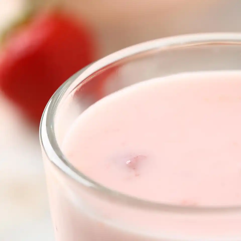 Йогурт из козьего молока с клубникой 2,5-5,0% 300г