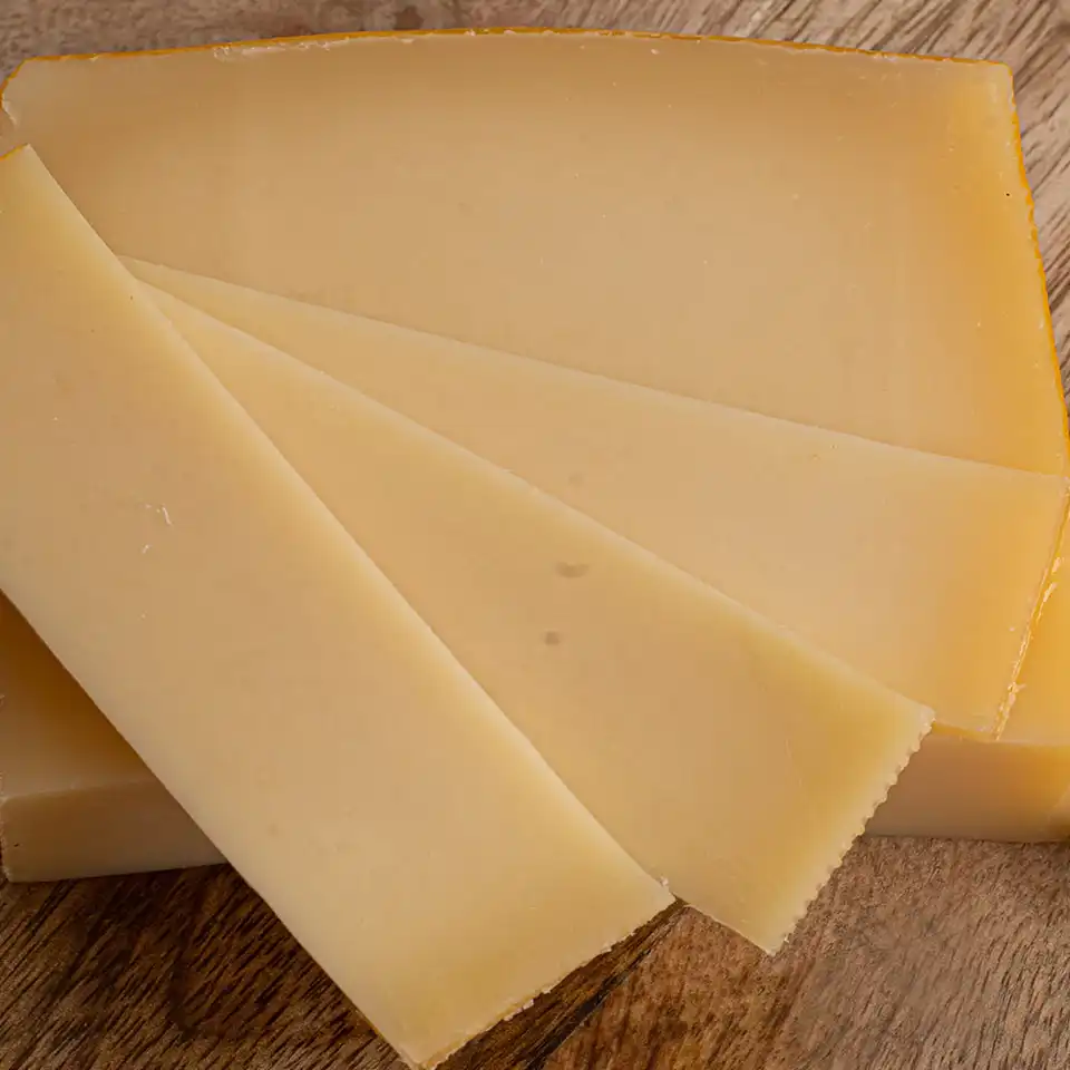 Сыр Швейцарский твердый 50% 300г, созревание 75 суток, Алтайский край