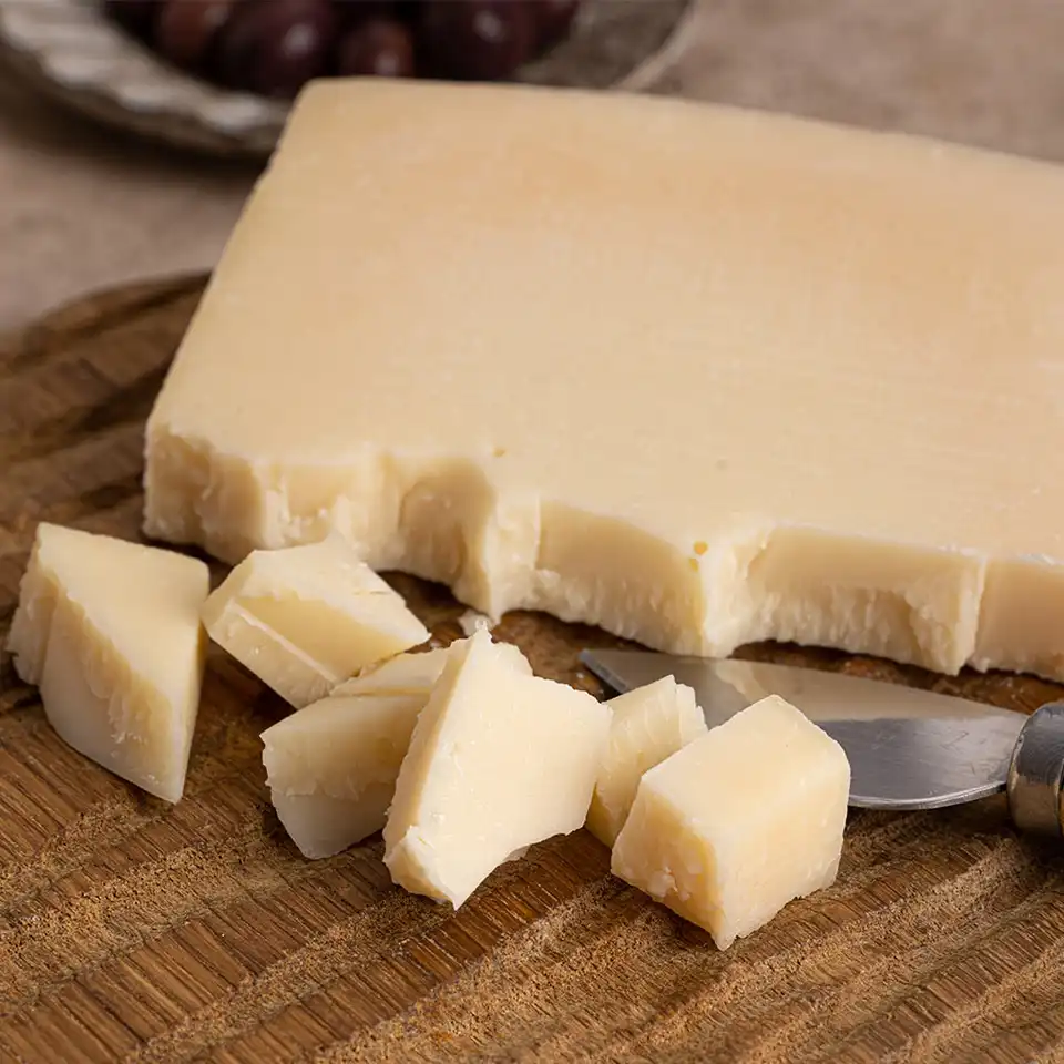 Сыр Пармезан твердый 45% 250г, созревание 180 суток, Алтайский край